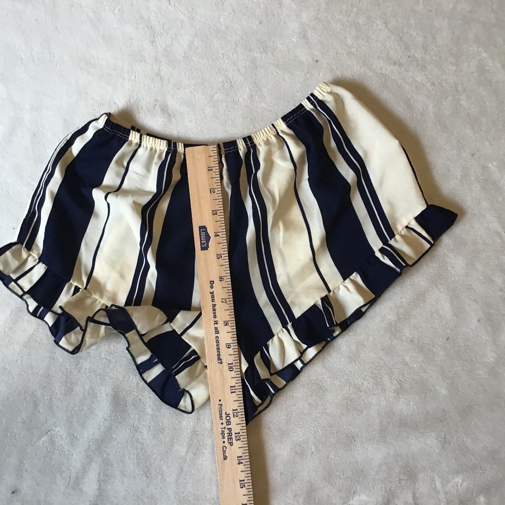 Henrigirl Blue and Cream Ruffle Short Size Small - Picture 5 of 5
